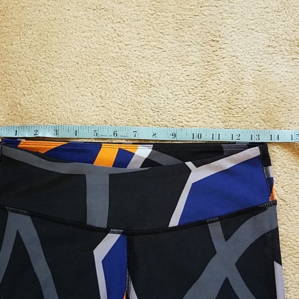 Fabletics capri abstract pattern yoga/running - Picture 5 of 6